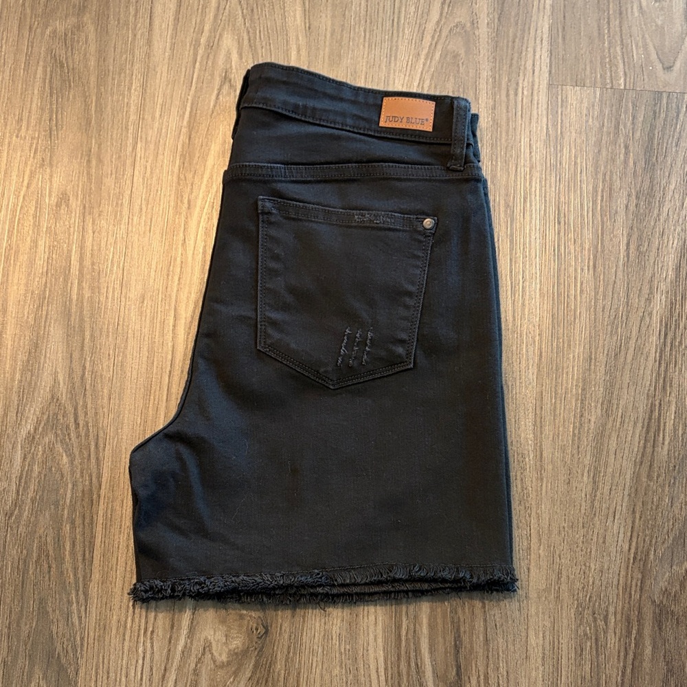 Judy Blue Black Frayed Hem Denim Jean Shorts - Size XL - 33